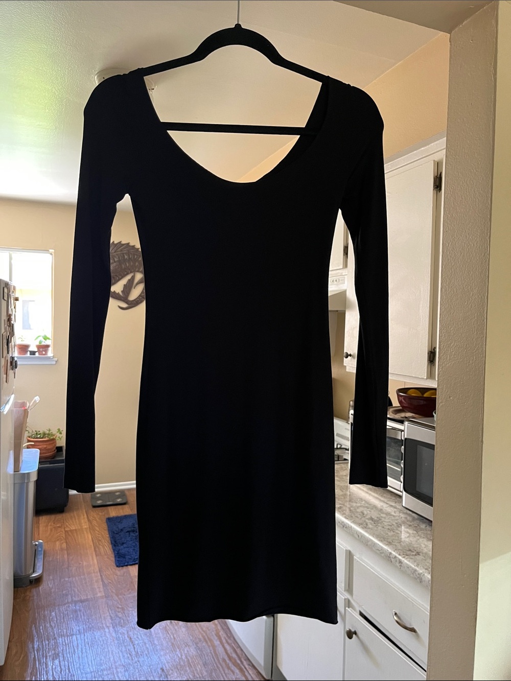Classic Black Long-Sleeve Bodycon Dress